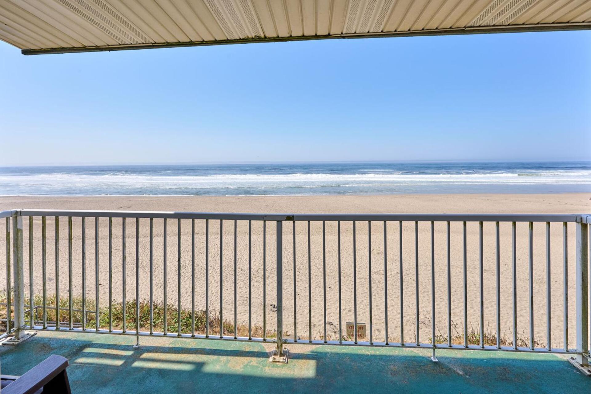 D Sands Rentals Lincoln City Room photo