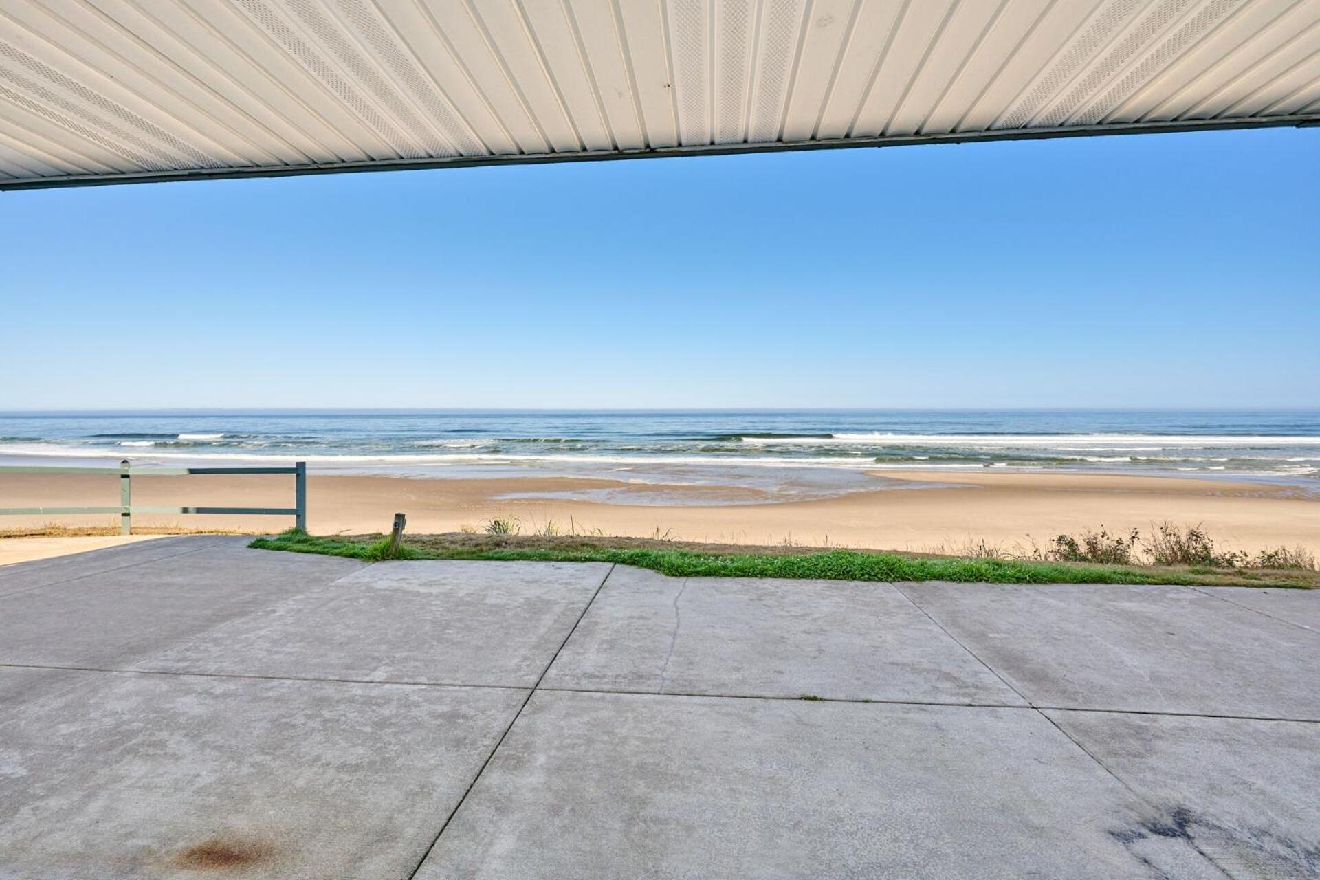 D Sands Rentals Lincoln City Room photo